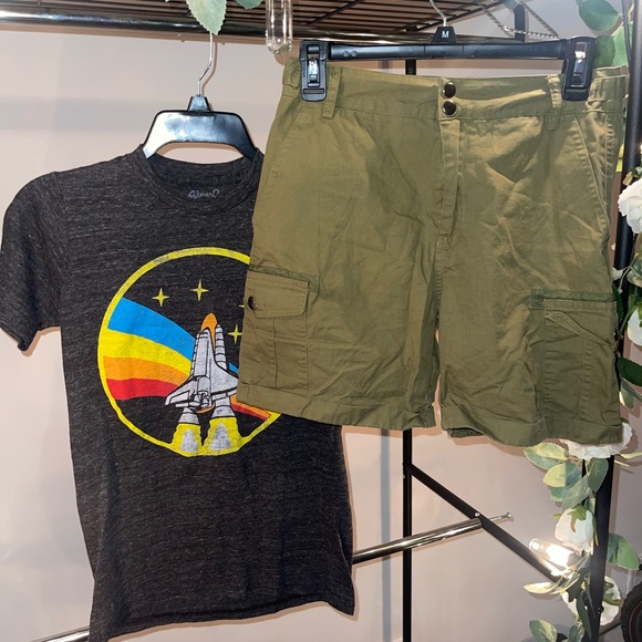 Green cargo shorts, NASA T - Picture 2 of 4